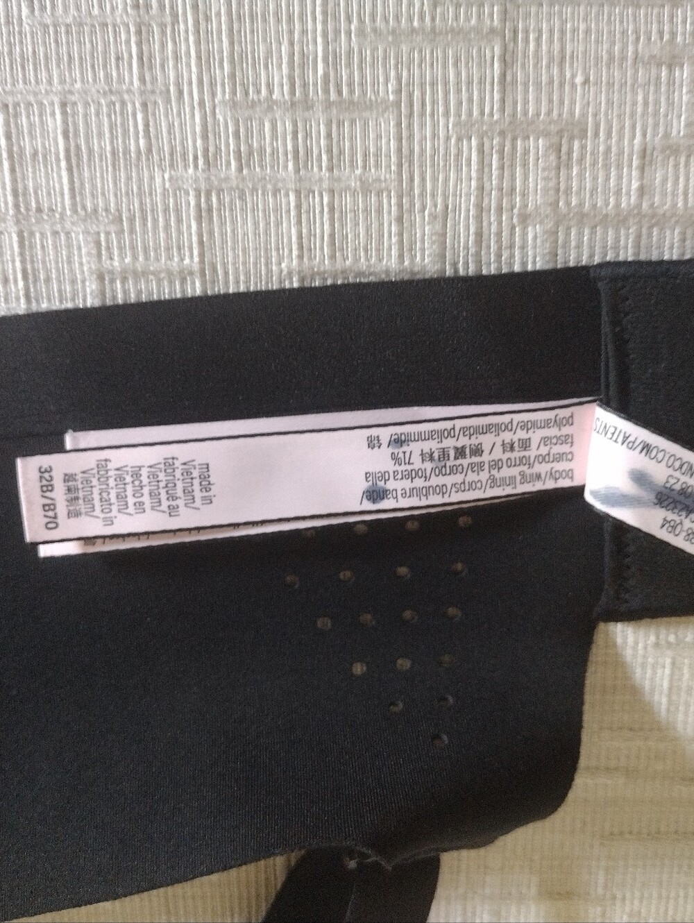 VICTORIA'S SECRET VSX FEATHERWEIGHT MAX WIREFREE SPORTS BRA BLACK SZ 32B NWOT - Picture 5 of 6